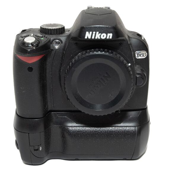 Nikon D60 10.2 Megapixel F-mount DSLR Camera - Picture 2 of 10